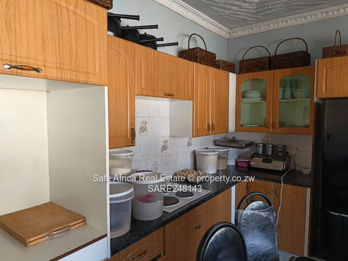 Waterfalls Mainway Meadows – Elegant 3-Bedroom Family Home for Sale
