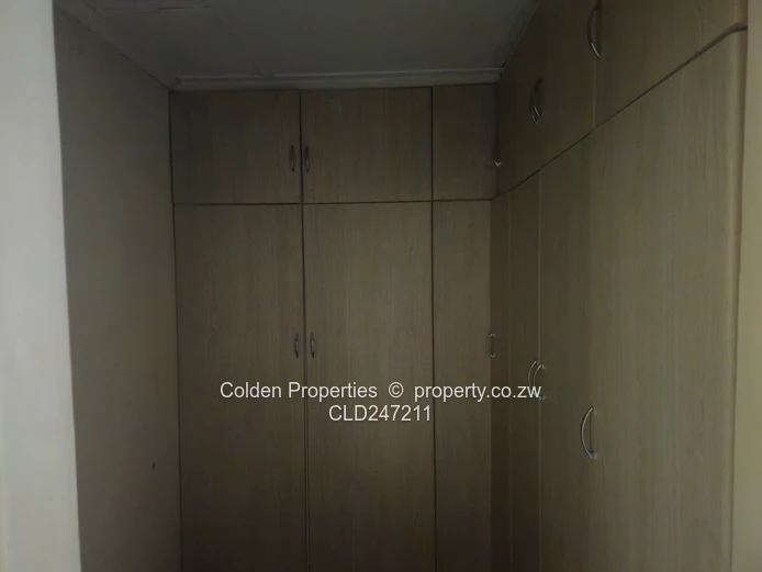 Spacious 3-Bed Home in Zimre Park - 936m² & Borehole (Sole Mandate)