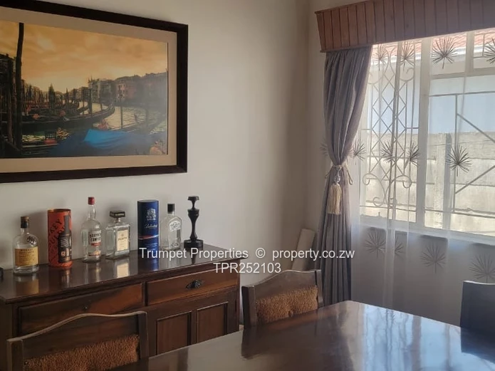 3-Bed Cotswold House - Fitted Kitchen, Flatlet & Garage