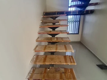 4 Bedroom Flat & Apartment