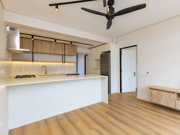 2 Bedroom Flat & Apartment