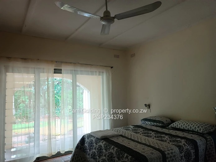 Stunning Waterfront Home – Peninsula Mazvikadei! (Sole Mandate)