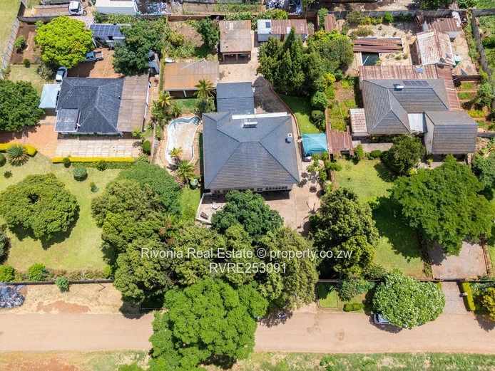 Gracious 5-Bed Colonial in Eastlea with Pool & Garden