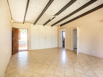 6 Bedroom House