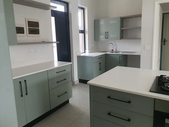 2 Bedroom Flat & Apartment