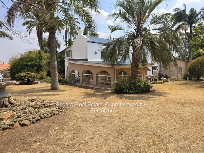 Private Newlands Oasis: 3-bed Home on 6700m² with Pool & Lapa