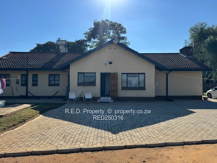 Comfortable Family Home In Matsheumhlope!