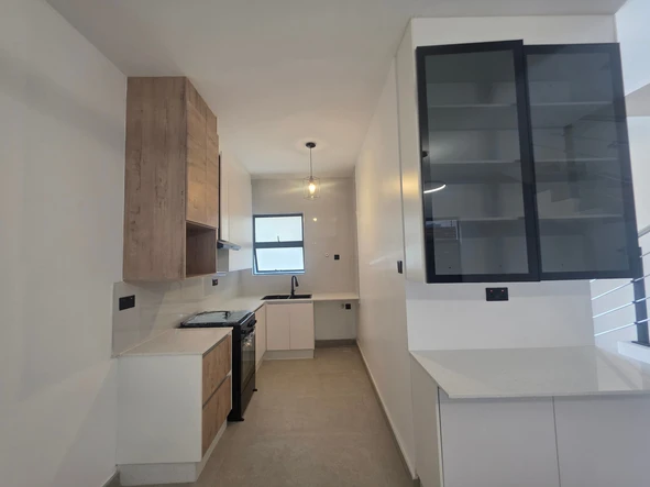 2 Bedroom Flat & Apartment