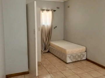 4 Bedroom Flat & Apartment