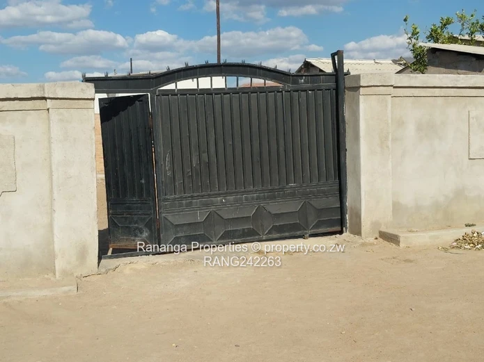 Great Opportunity! 3 Bedroom House In Cowdray Park