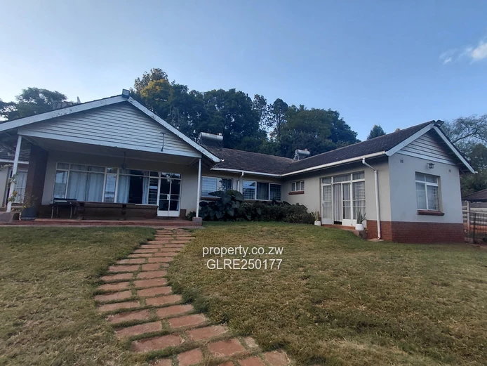 Single-Storey 10-Bed Mount Pleasant Bungalow w/ Pool
