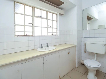 3 Bedroom Flat & Apartment