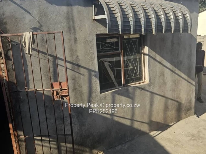 Glen Norah Main Road 2-Bed Home — Walled Yard, Good ZESA