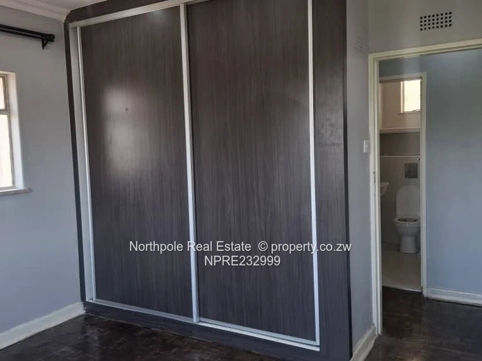 FLAT TO LET Baines and  7th Avenue 