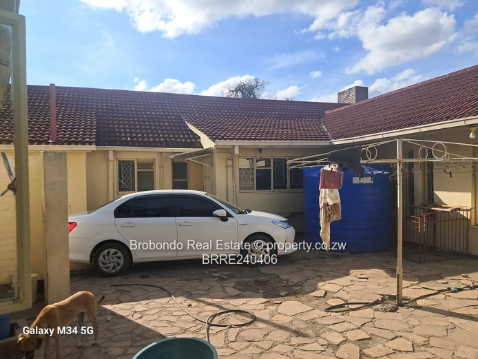 Sunridge House with Harare Drive Frontage for rent!