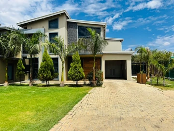 4 Bedroom Flat & Apartment