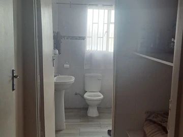 6 Bedroom House
