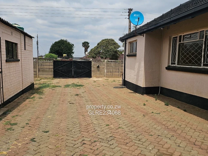 Spacious Corner Property in Mabelreign FORSALE 