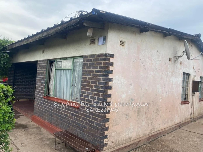 Glen Norah “A” Prime Investment Opportunity: Modern 4-Bedroom Home in a Strategic Location!