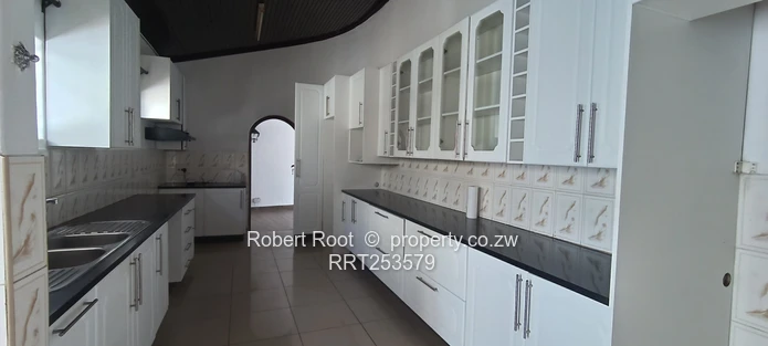 4 bed family home in Greystone Park