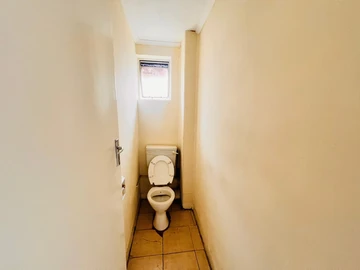 2 Bedroom Flat & Apartment