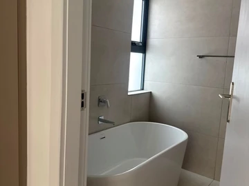 4 Bedroom Flat & Apartment