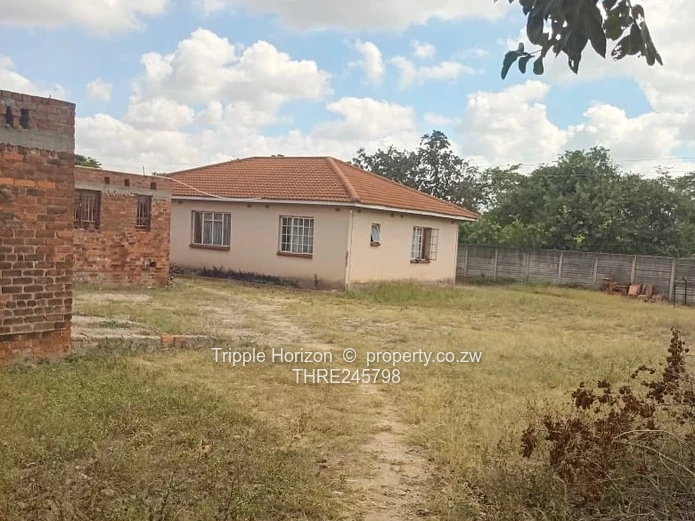 6-Bed Home + Unfinished Extensions on 2215m² – Waterfalls