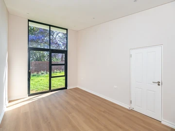 3 Bedroom Flat & Apartment