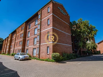 2 Bedroom Flat & Apartment