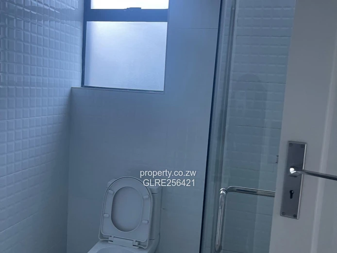Avondale 3-Bed Flat: Modern Open-Plan Living + Borehole