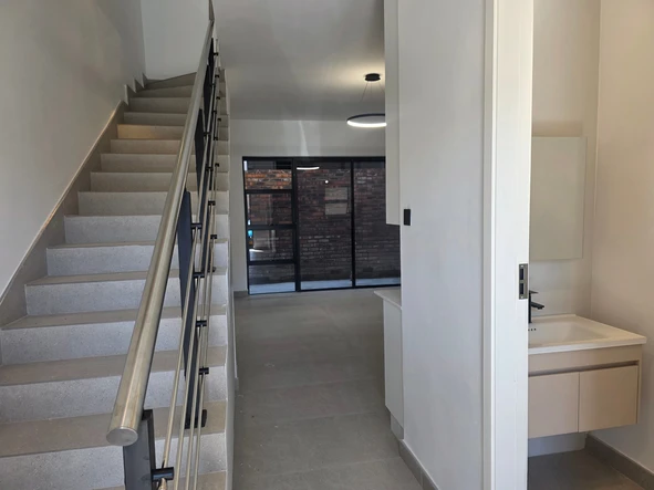 2 Bedroom Flat & Apartment