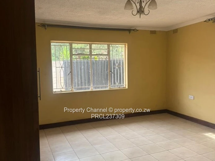 Spacious 3-Bed —Prime Location!