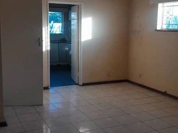 2 Bedroom Flat & Apartment