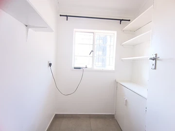2 Bedroom Flat & Apartment