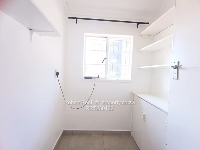 2 bed flat in Avenues