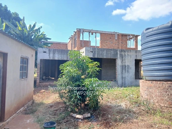 Incomplete 7 bedroomed house in Gletwin 