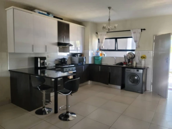 2 Bedroom Flat & Apartment