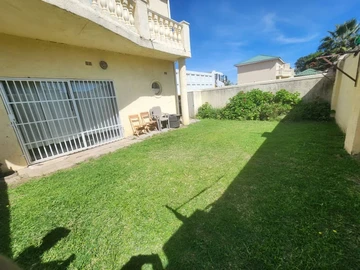 2 Bedroom Flat & Apartment