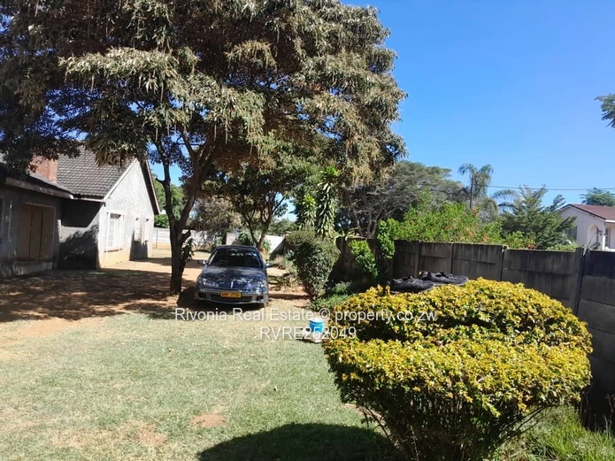 4-Bed Family Home on 1,500m² with Borehole, Borrowdale West