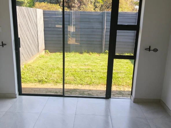 2 Bedroom Flat & Apartment