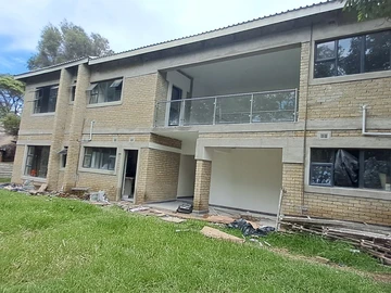 3 Bedroom Flat & Apartment