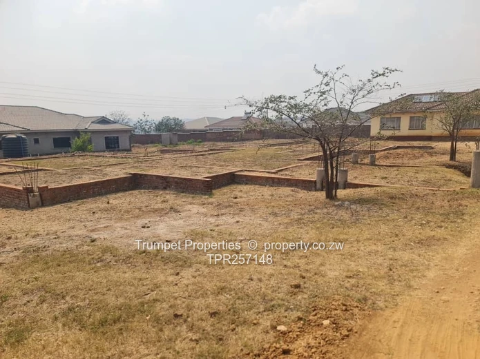 Manresa 3-Bed Home on 2000m² — Verandah & Water Tank