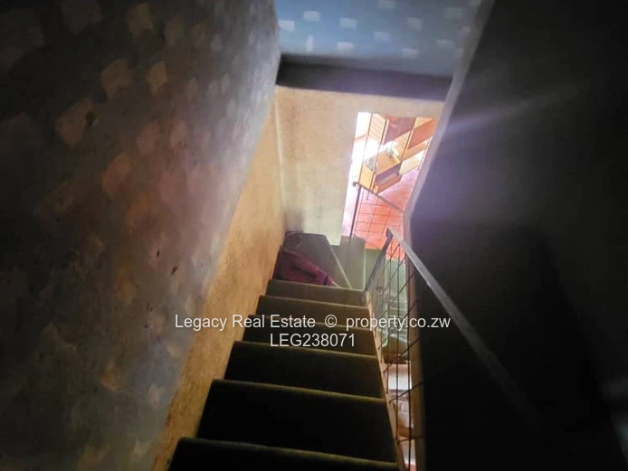 Prime 3,200sqm Stand with House & Staff Quarters