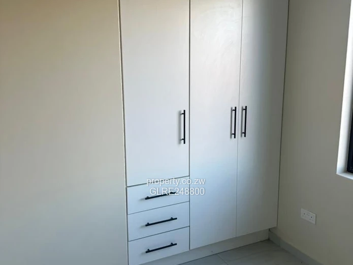 Spacious Glass-Front 3-Bed Townhouse in Bluff Hill - Borehole