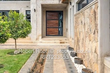 Stunning Home in Prestigious Neighboorhood