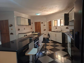 6 Bedroom House