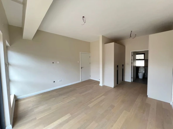 3 Bedroom Flat & Apartment
