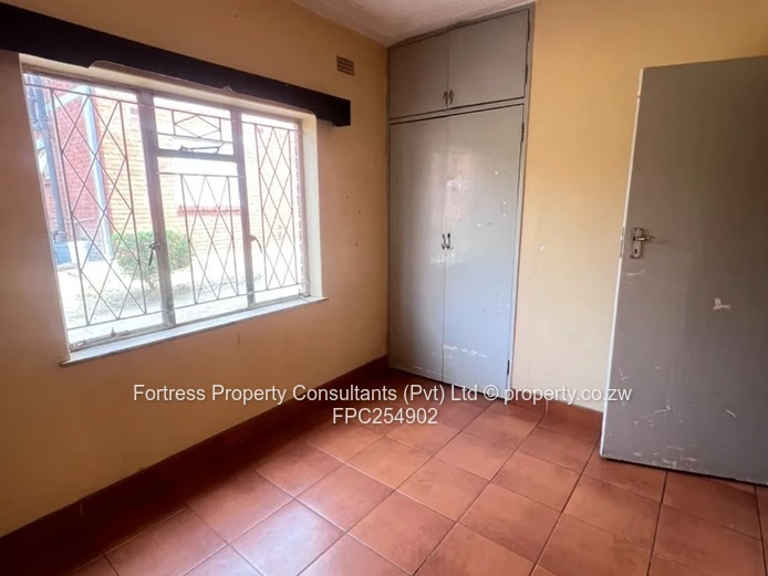 3-Bedroom Flat – Mabelreign, Harare