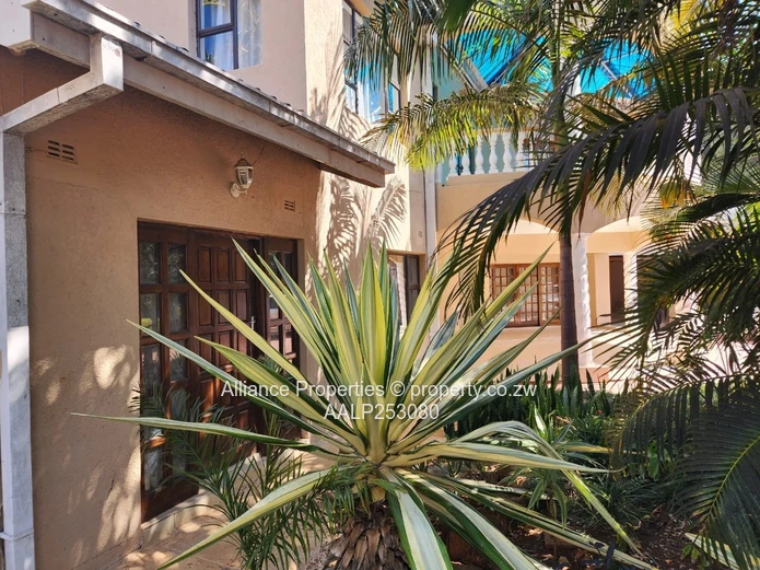Massive, lovely 6 bed home in Borrowdale