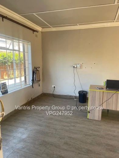 Pomona office to let